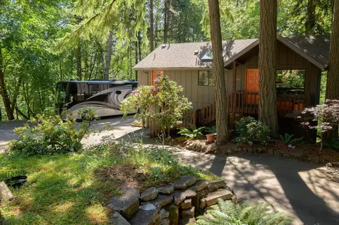 Exterior - 4370 N Shasta Loop, Eugene, OR 97405 photo 6 of 9