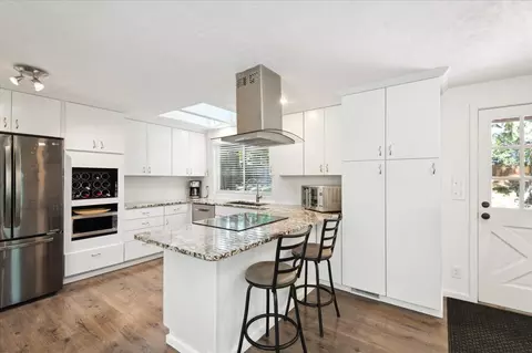 Kitchen - 4370 N Shasta Loop, Eugene, OR 97405 photo 1 of 4