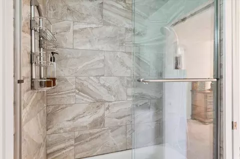 Bath - 4370 N Shasta Loop, Eugene, OR 97405 photo 3 of 5