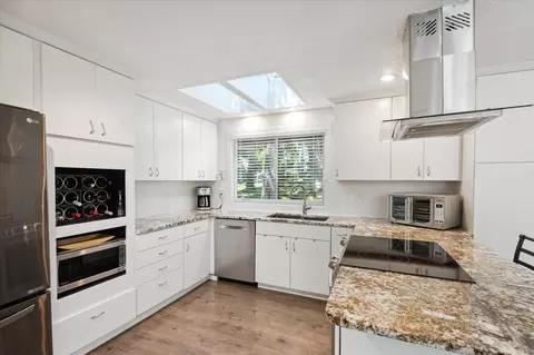 Kitchen - 4370 N Shasta Loop, Eugene, OR 97405 photo 2 of 4