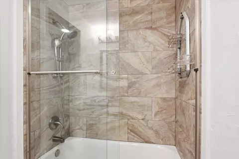 Bath - 4370 N Shasta Loop, Eugene, OR 97405 photo 5 of 5