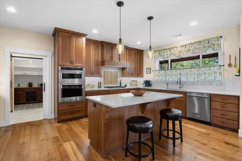 Kitchen - 1323 Ellison Loop, Merlin, OR 97532 photo 5 of 5