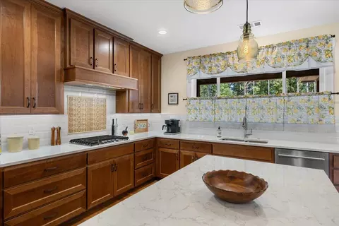 Kitchen - 1323 Ellison Loop, Merlin, OR 97532 photo 2 of 5