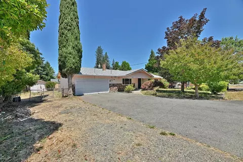 878 Bailey Dr, Grants Pass, OR 97527