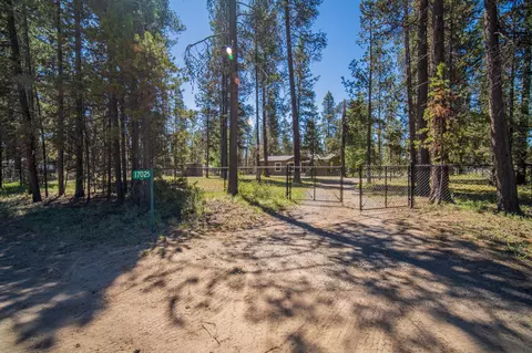 17025 Kasserman Dr, Bend, OR 97707 photo 2