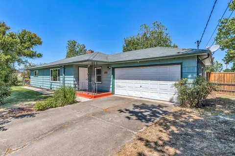 435 Charlotte Ann Rd, Medford, OR 97501