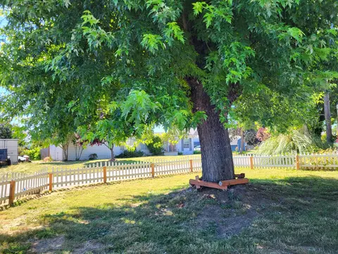 1050 W Central Ave UNIT 10, Sutherlin, OR 97479