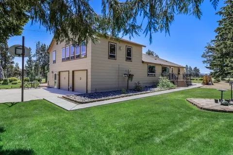 62610 Erickson Rd, Bend, OR 97701 photo 2