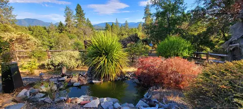 185 Honeycutt Dr, Grants Pass, OR 97526