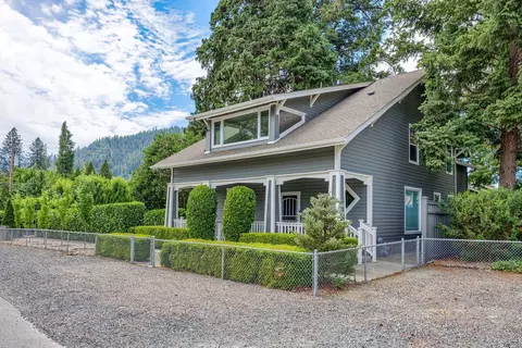 111 Cedar St, Rogue River, OR 97537