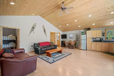 15150 Yellow Pine Loop, Bend, OR 97707 photo 12