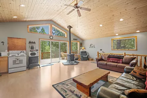 15150 Yellow Pine Loop, Bend, OR 97707 photo 14