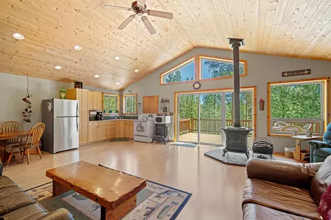 15150 Yellow Pine Loop, Bend, OR 97707 photo 2