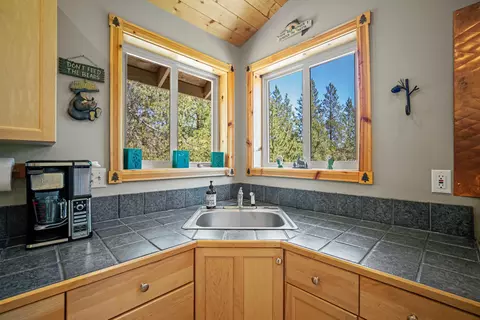 15150 Yellow Pine Loop, Bend, OR 97707 photo 17
