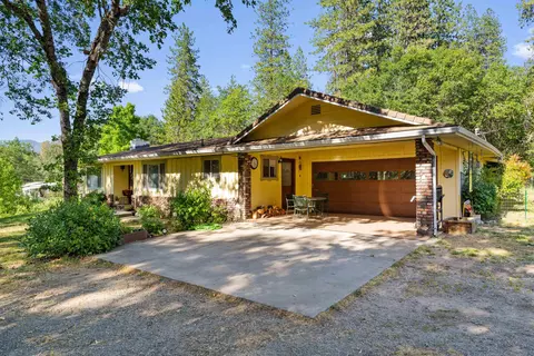 7591 Monument Dr, Grants Pass, OR 97526
