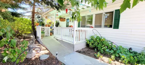 1005 Idle Ct, Grants Pass, OR 97527