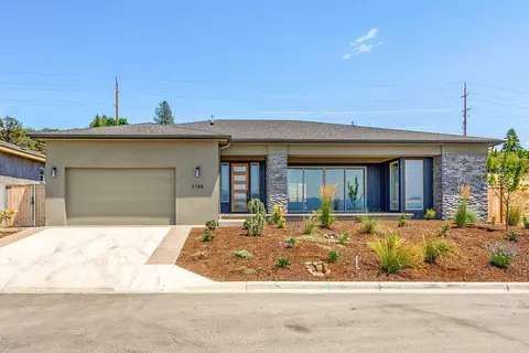 2788 High Cedars Ln, Medford, OR 97504