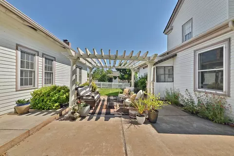 Exterior - 883 Old Stage Rd, Central Point, OR 97502 photo 14 of 36