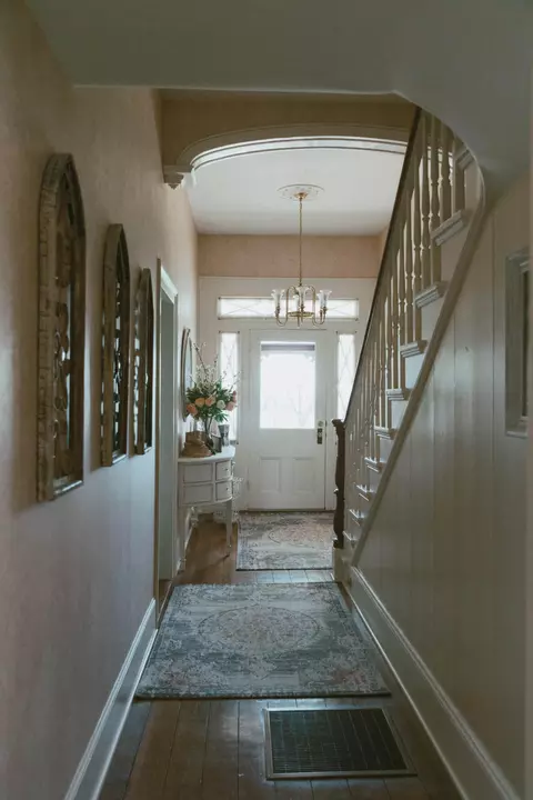 Entry Way - 883 Old Stage Rd, Central Point, OR 97502 photo 4 of 4