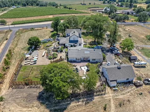 View/Area - 883 Old Stage Rd, Central Point, OR 97502 photo 2 of 4