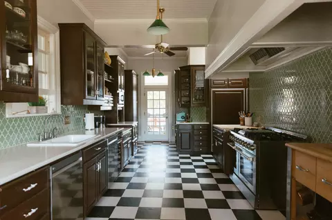 Kitchen - 883 Old Stage Rd, Central Point, OR 97502 photo 1 of 10