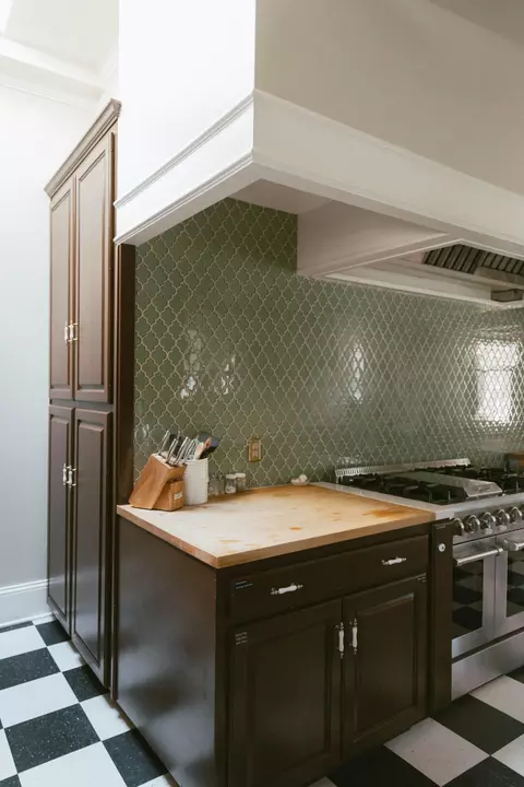 Kitchen - 883 Old Stage Rd, Central Point, OR 97502 photo 5 of 10