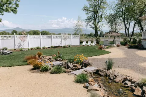 Exterior - 883 Old Stage Rd, Central Point, OR 97502 photo 25 of 36