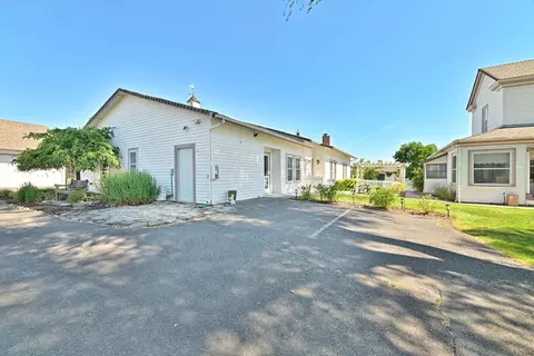 Exterior - 883 Old Stage Rd, Central Point, OR 97502 photo 17 of 36