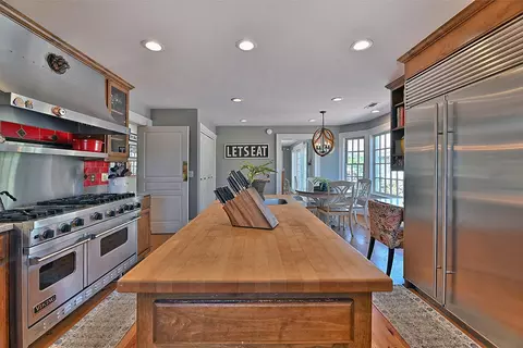 Kitchen - 883 Old Stage Rd, Central Point, OR 97502 photo 9 of 10