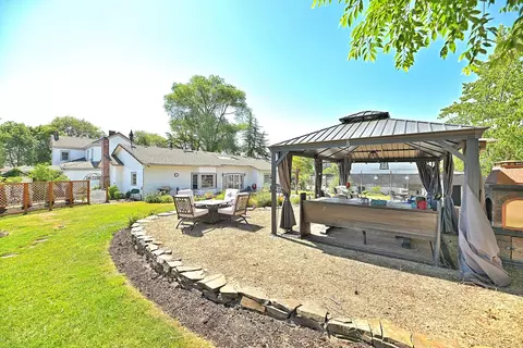 Exterior - 883 Old Stage Rd, Central Point, OR 97502 photo 9 of 36