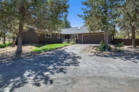 7778 SW Salmon Ave, Redmond, OR 97756