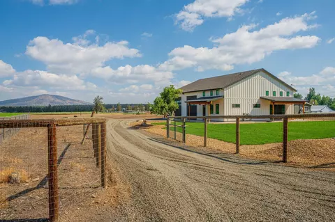 66200 White Rock Loop, Bend, OR 97703 photo 2