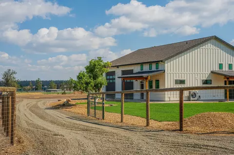 66200 White Rock Loop, Bend, OR 97703