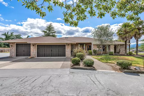 3711 Livingston Rd, Central Point, OR 97502