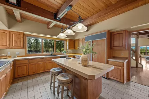 Kitchen - 64236 Crosswinds Rd, Bend, OR 97703 photo 2 of 4