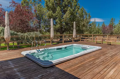 Exterior - 64236 Crosswinds Rd, Bend, OR 97703 photo 12 of 14
