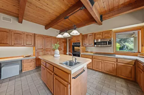 Kitchen - 64236 Crosswinds Rd, Bend, OR 97703 photo 3 of 4