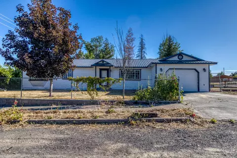 231 SW 6th St, Metolius, OR 97741