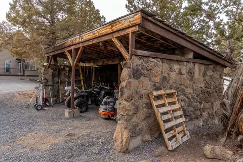 Exterior - 24025 Skywagon Dr, Bend, OR 97701 photo 8 of 24