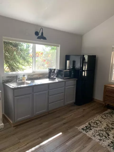 Kitchen - 24025 Skywagon Dr, Bend, OR 97701 photo 5 of 5