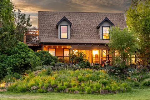 Exterior - 24025 Skywagon Dr, Bend, OR 97701 photo 2 of 24