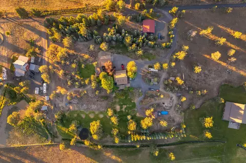 View/Area - 24025 Skywagon Dr, Bend, OR 97701 photo 3 of 4