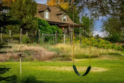 Exterior - 24025 Skywagon Dr, Bend, OR 97701 photo 12 of 24