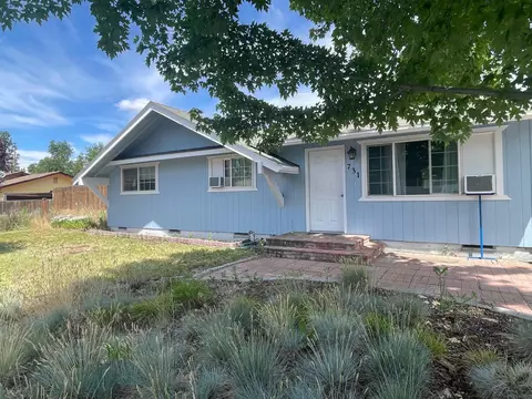 731 SE Wade St, Madras, OR 97741