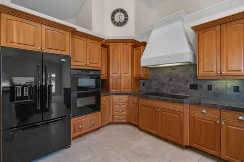 Kitchen - 66590 W Cascade, Bend, OR 97703 photo 4 of 5