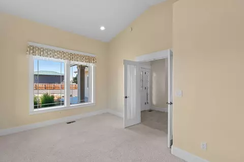 Entry Way - 66590 W Cascade, Bend, OR 97703 photo 2 of 2