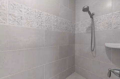 Bath - 66590 W Cascade, Bend, OR 97703 photo 8 of 9