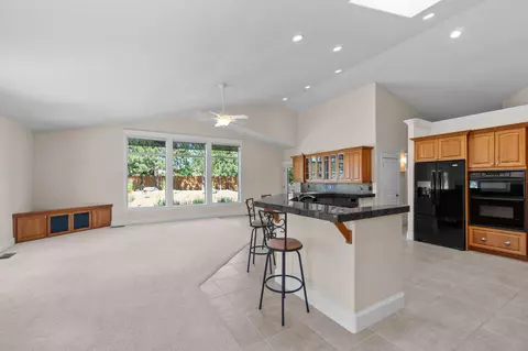 Living - 66590 W Cascade, Bend, OR 97703 photo 6 of 7