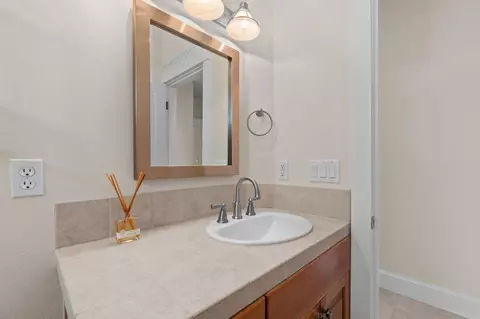 Bath - 66590 W Cascade, Bend, OR 97703 photo 3 of 9