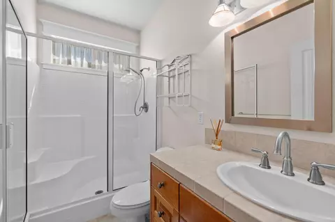 Bath - 66590 W Cascade, Bend, OR 97703 photo 4 of 9